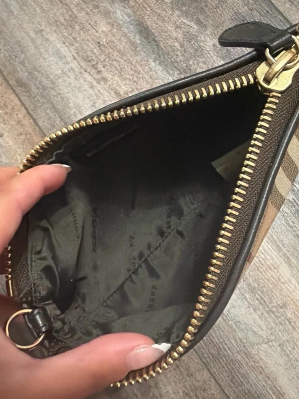 Burberry compact zip
